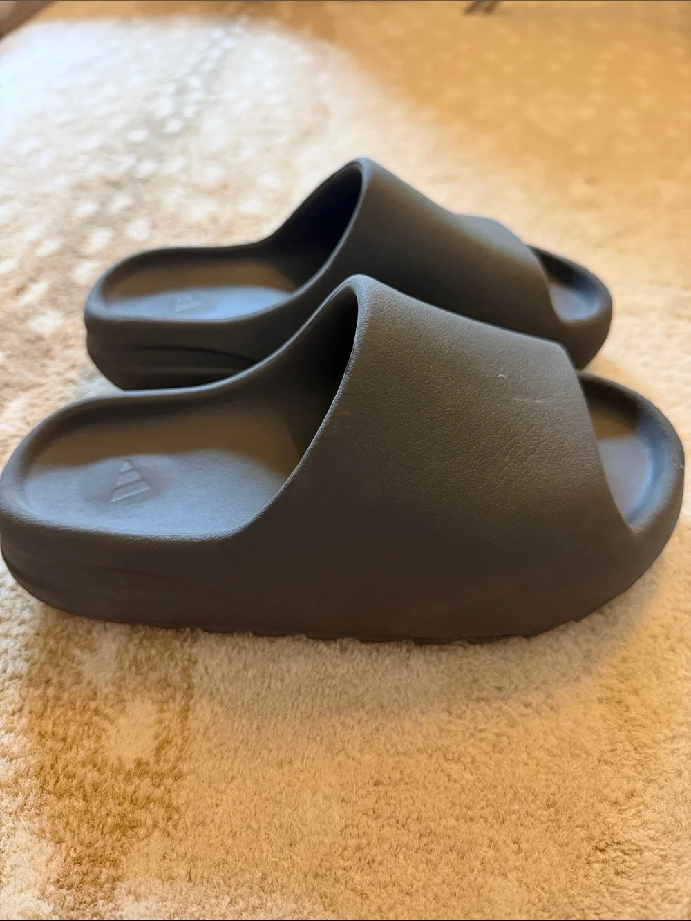 adidas x Yeezy Kids Slide Sandals in Charcoal